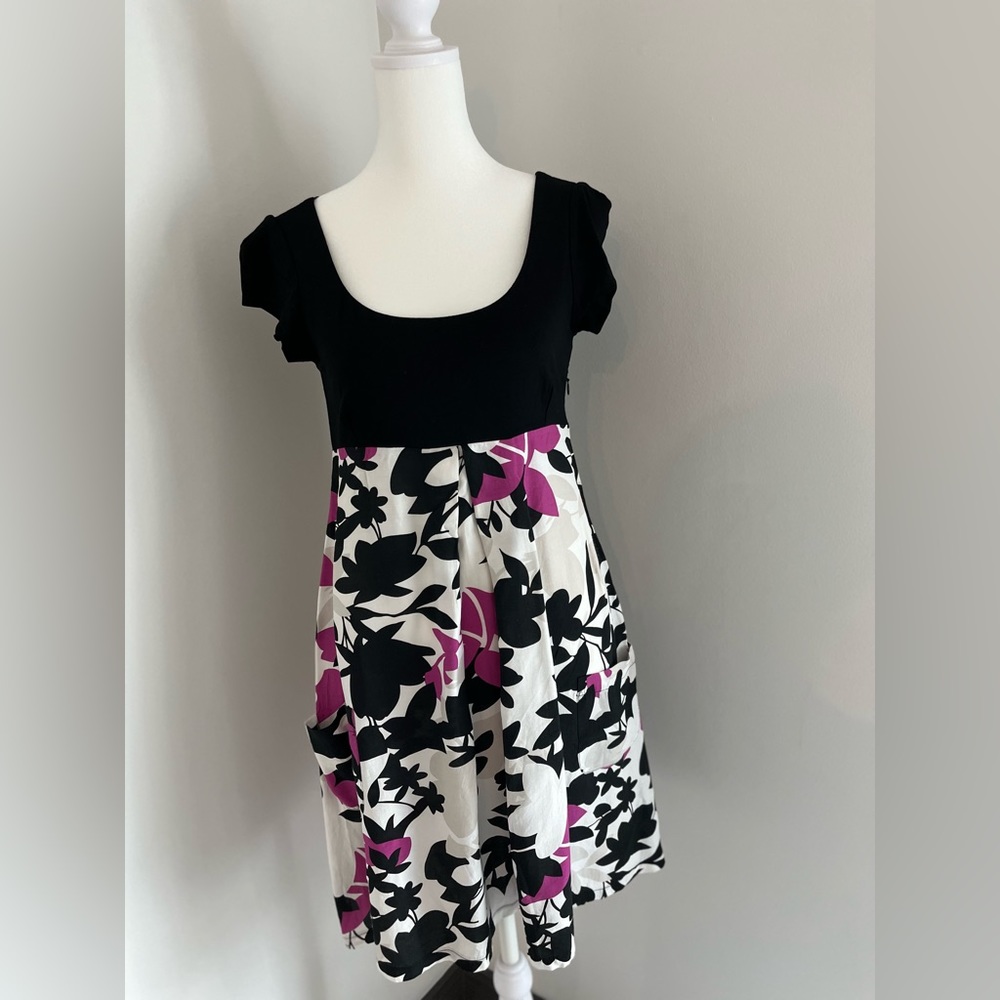 Chic Floral-Print Short Sleeves Dress. Size 10